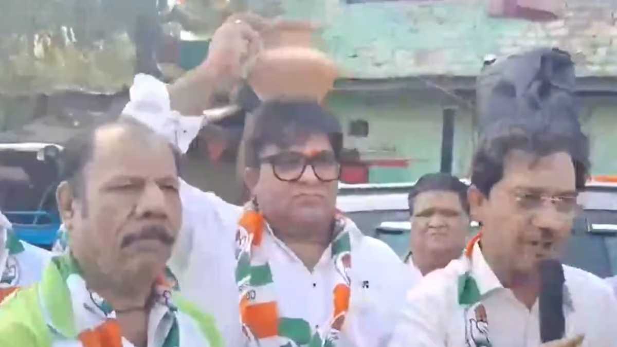 दिल्ली में आज पानी की किल्लत को लेकर आप सरकार के खिलाफ कांग्रेस का मटका फोड़ प्रदर्शन